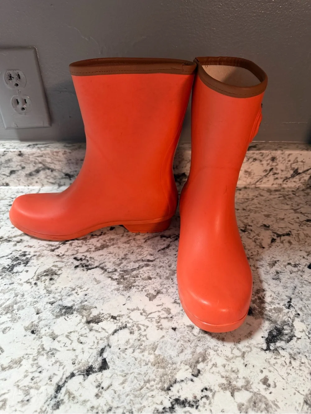 Chooka City Solid Mid-Height rain boots size 7
